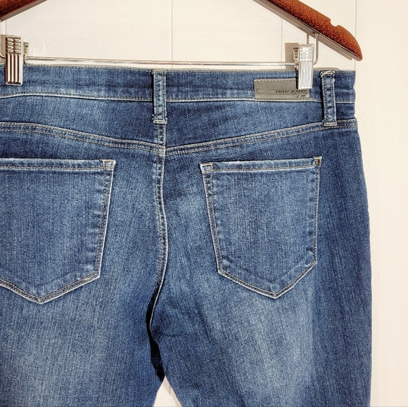 ❗️4/$20 DKNY Ave B Slim Bootcut Lightly Distressed  Midrise Jeans Size 10 Short - Picture 3 of 6